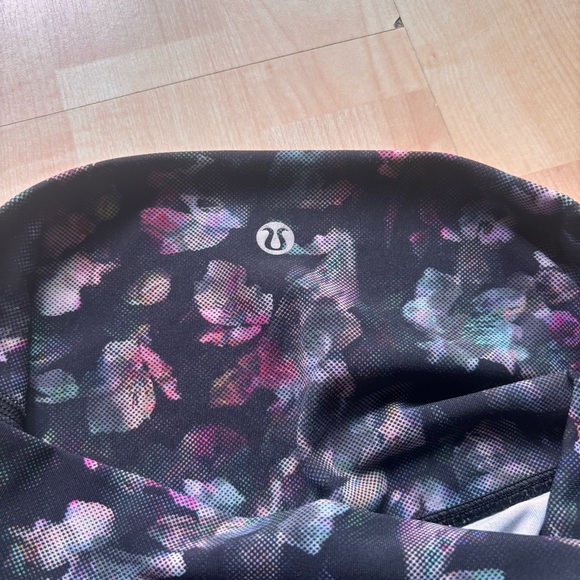 Lululemon Print Cropped Leggings - Picture 4 of 4